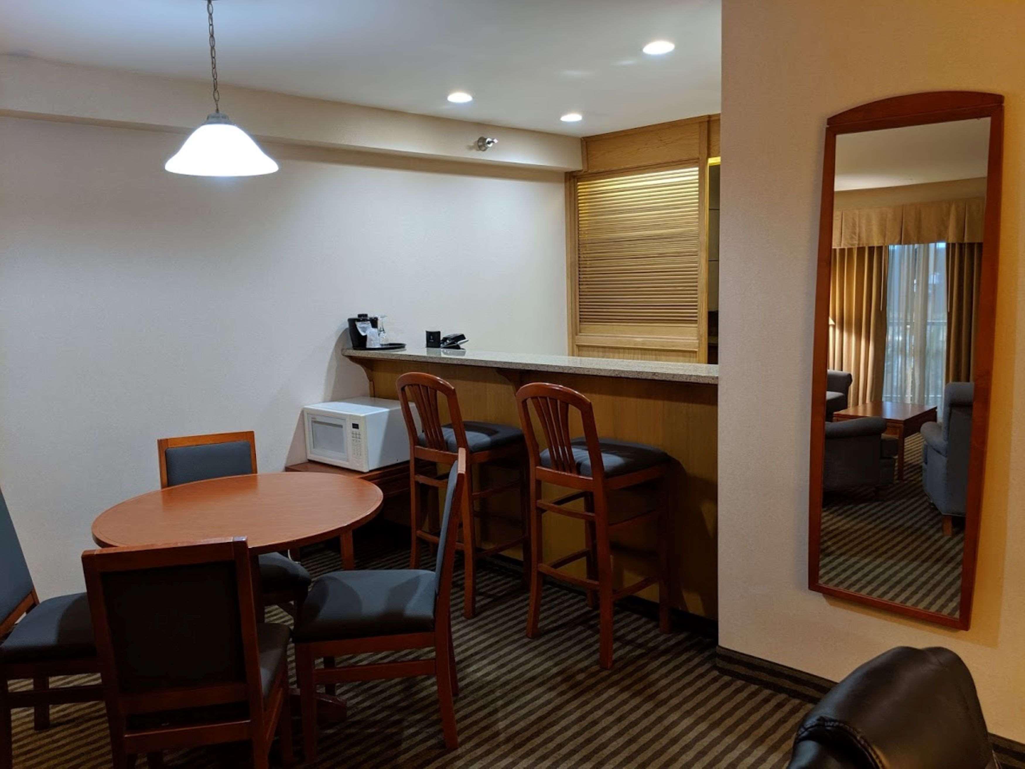 Best Western Premier Ashton Suites - Willowbrook Houston Exterior photo